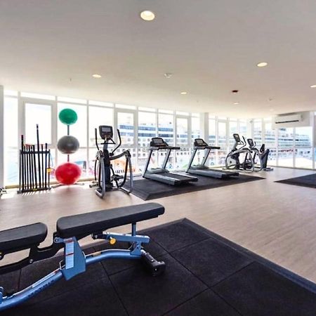Stylish Luxury Condo, Central Location, Ocean View, Pool, Gym Oranjestad Luaran gambar