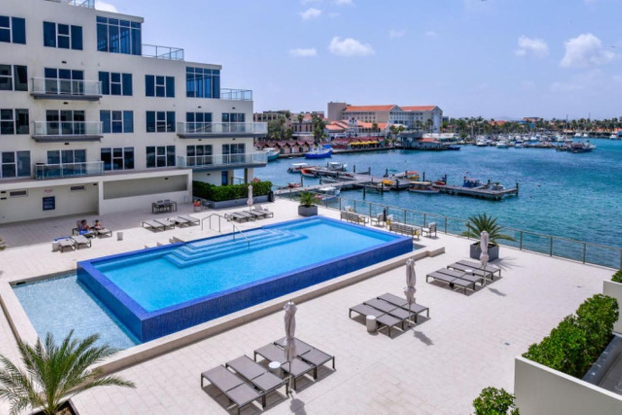 Stylish Luxury Condo, Central Location, Ocean View, Pool, Gym Oranjestad Luaran gambar
