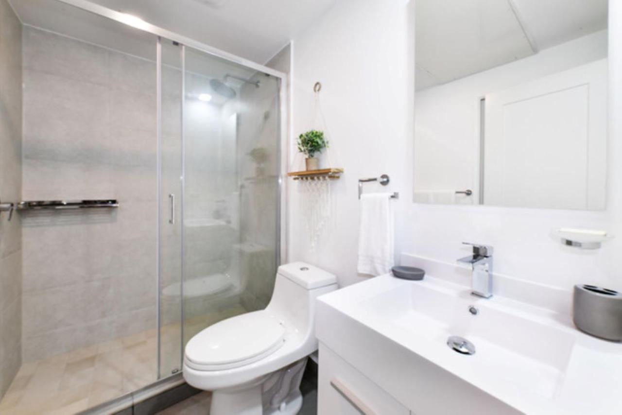 Stylish Luxury Condo, Central Location, Ocean View, Pool, Gym Oranjestad Luaran gambar