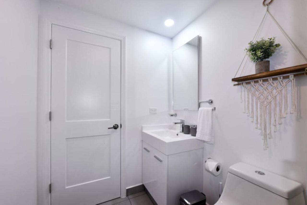 Stylish Luxury Condo, Central Location, Ocean View, Pool, Gym Oranjestad Luaran gambar
