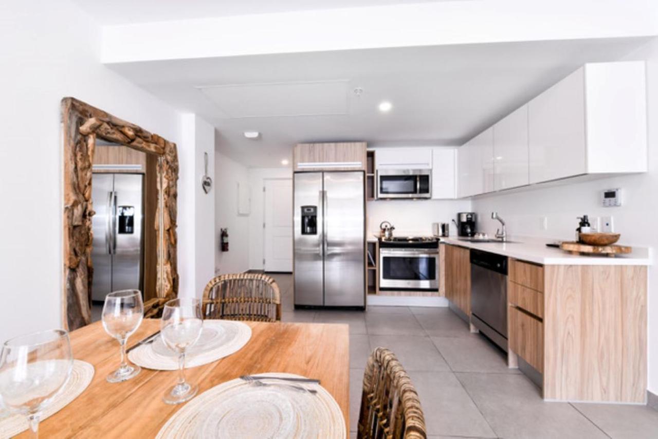 Stylish Luxury Condo, Central Location, Ocean View, Pool, Gym Oranjestad Luaran gambar