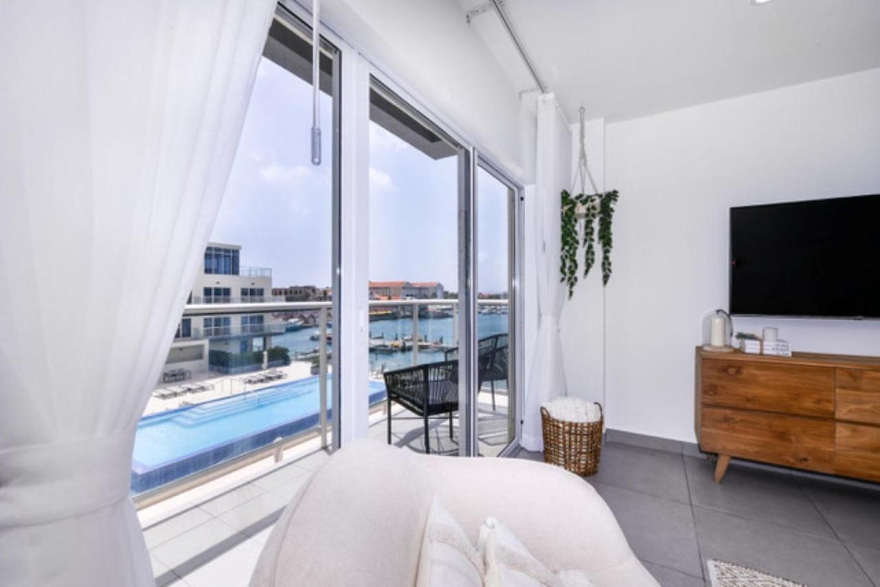 Stylish Luxury Condo, Central Location, Ocean View, Pool, Gym Oranjestad Luaran gambar