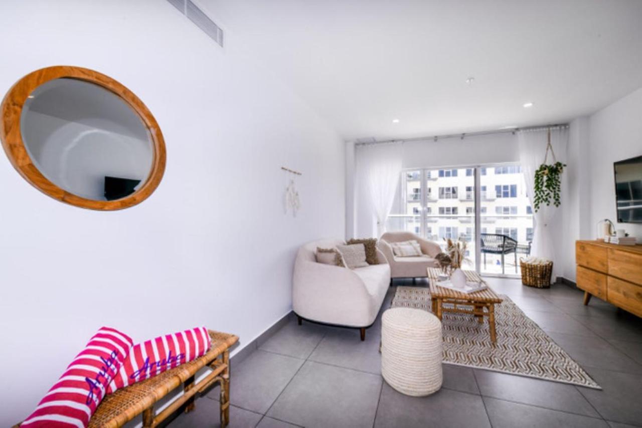 Stylish Luxury Condo, Central Location, Ocean View, Pool, Gym Oranjestad Luaran gambar
