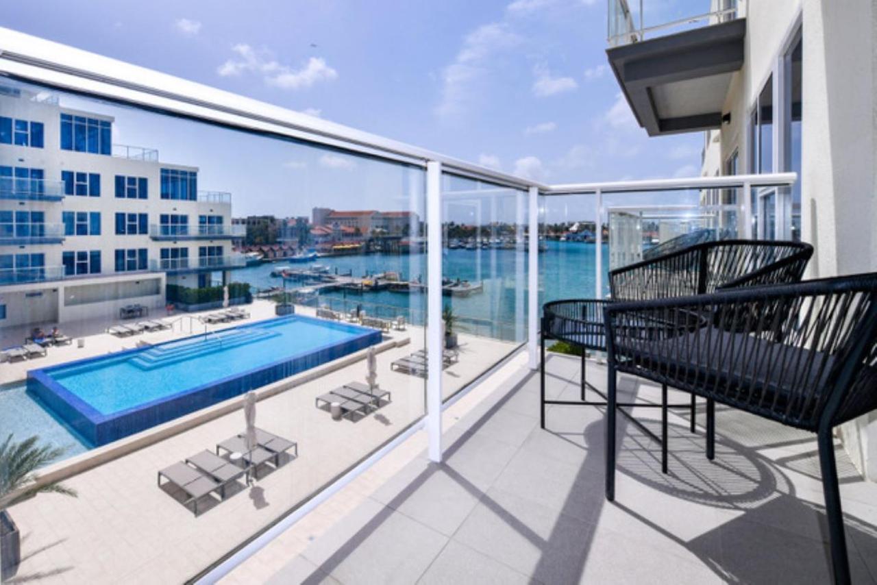 Stylish Luxury Condo, Central Location, Ocean View, Pool, Gym Oranjestad Luaran gambar