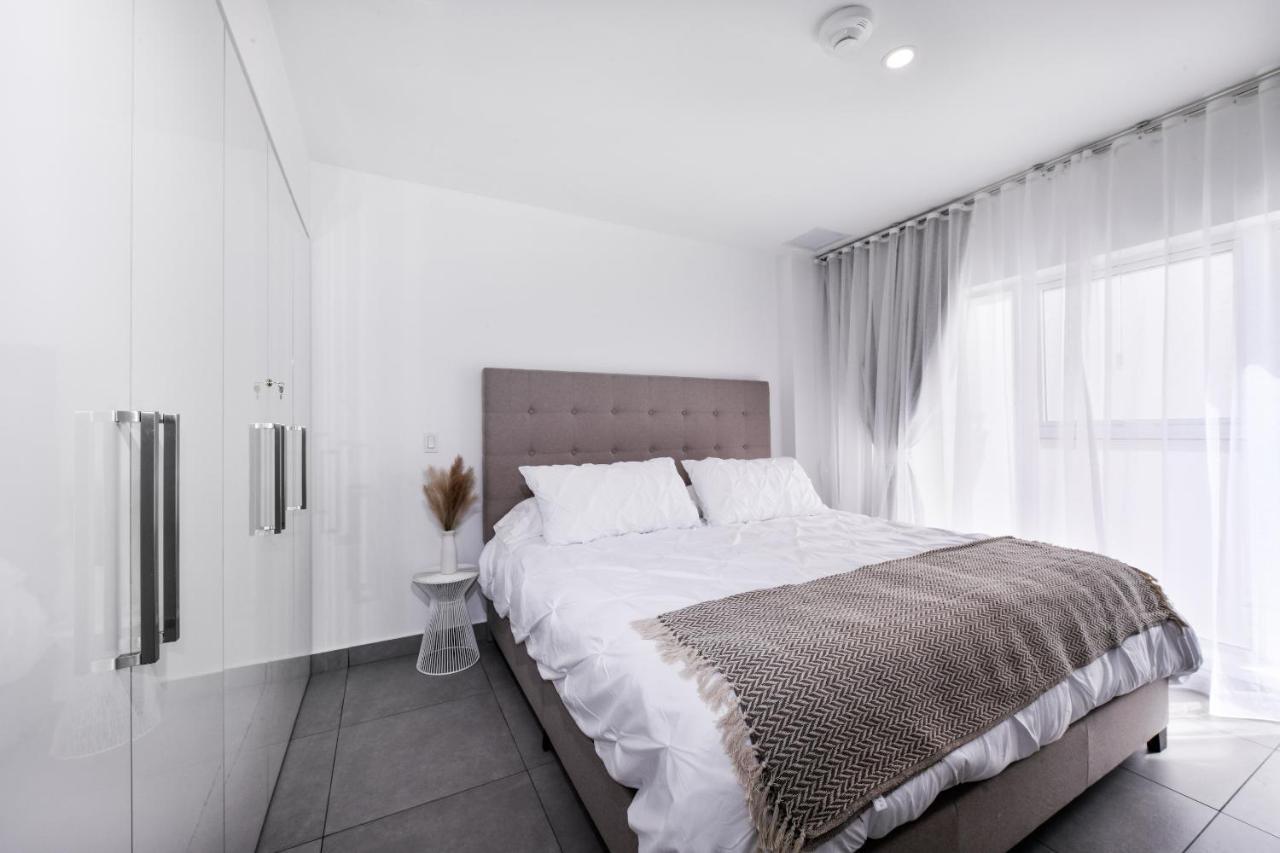 Stylish Luxury Condo, Central Location, Ocean View, Pool, Gym Oranjestad Luaran gambar