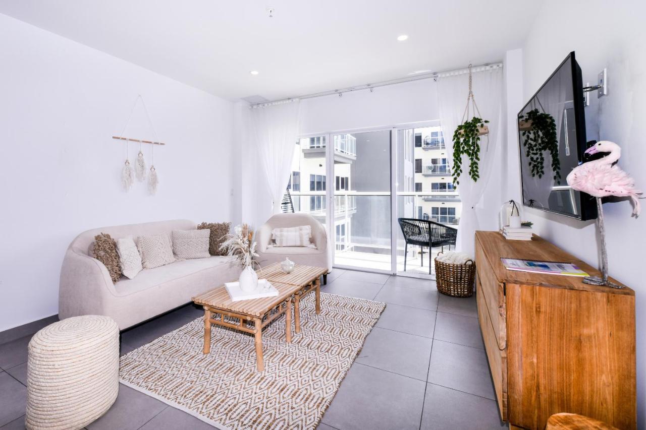 Stylish Luxury Condo, Central Location, Ocean View, Pool, Gym Oranjestad Luaran gambar