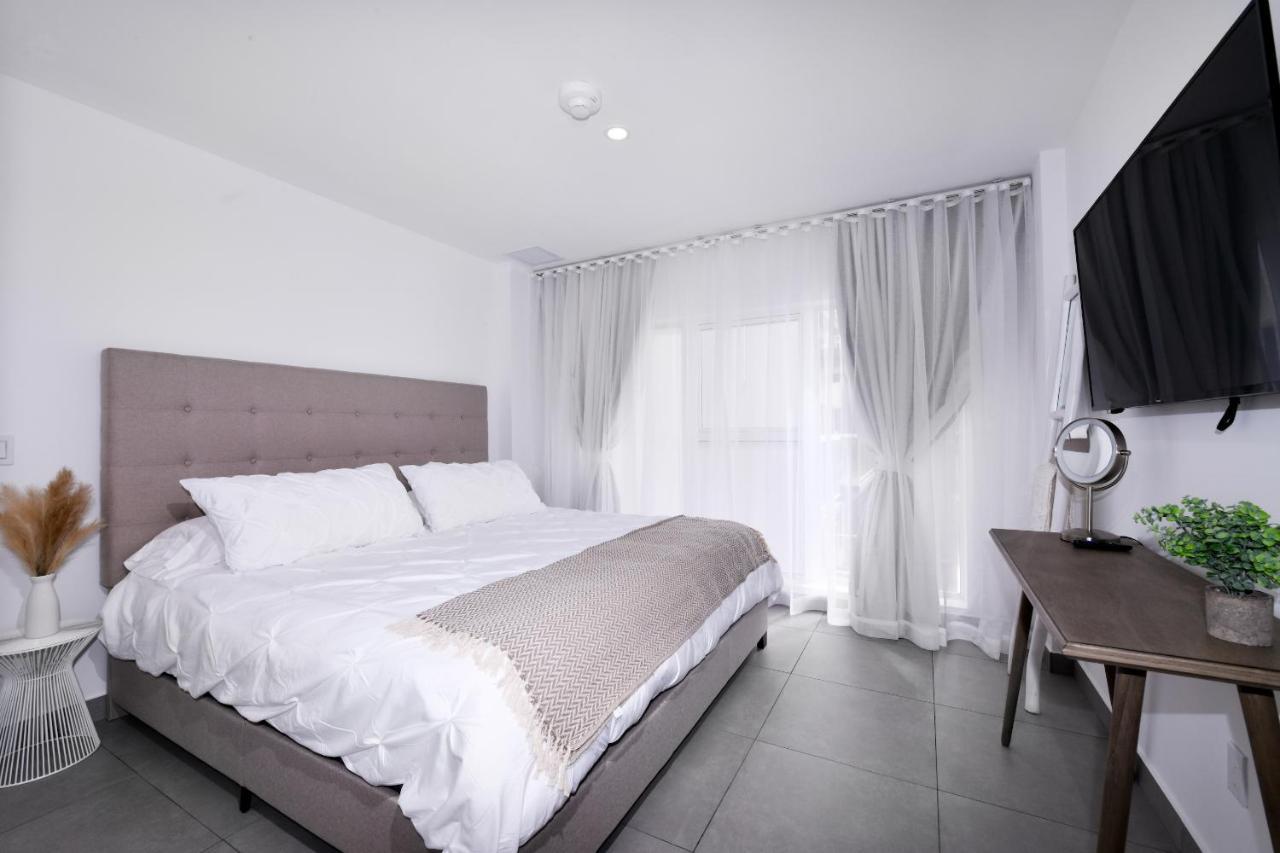 Stylish Luxury Condo, Central Location, Ocean View, Pool, Gym Oranjestad Luaran gambar