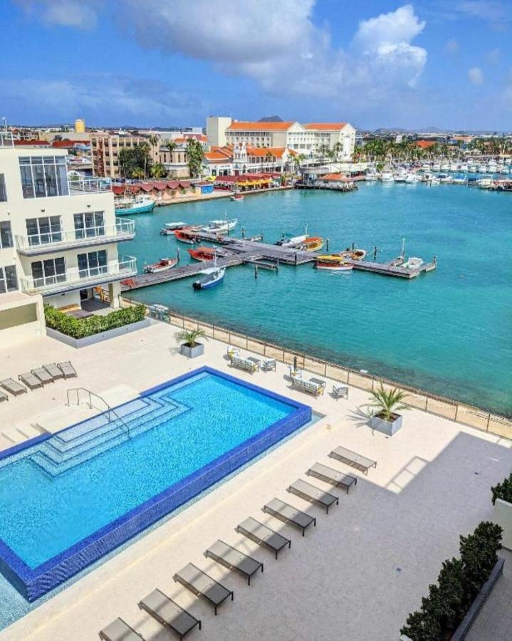 Stylish Luxury Condo, Central Location, Ocean View, Pool, Gym Oranjestad Luaran gambar