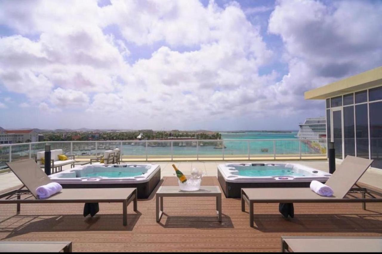 Stylish Luxury Condo, Central Location, Ocean View, Pool, Gym Oranjestad Luaran gambar