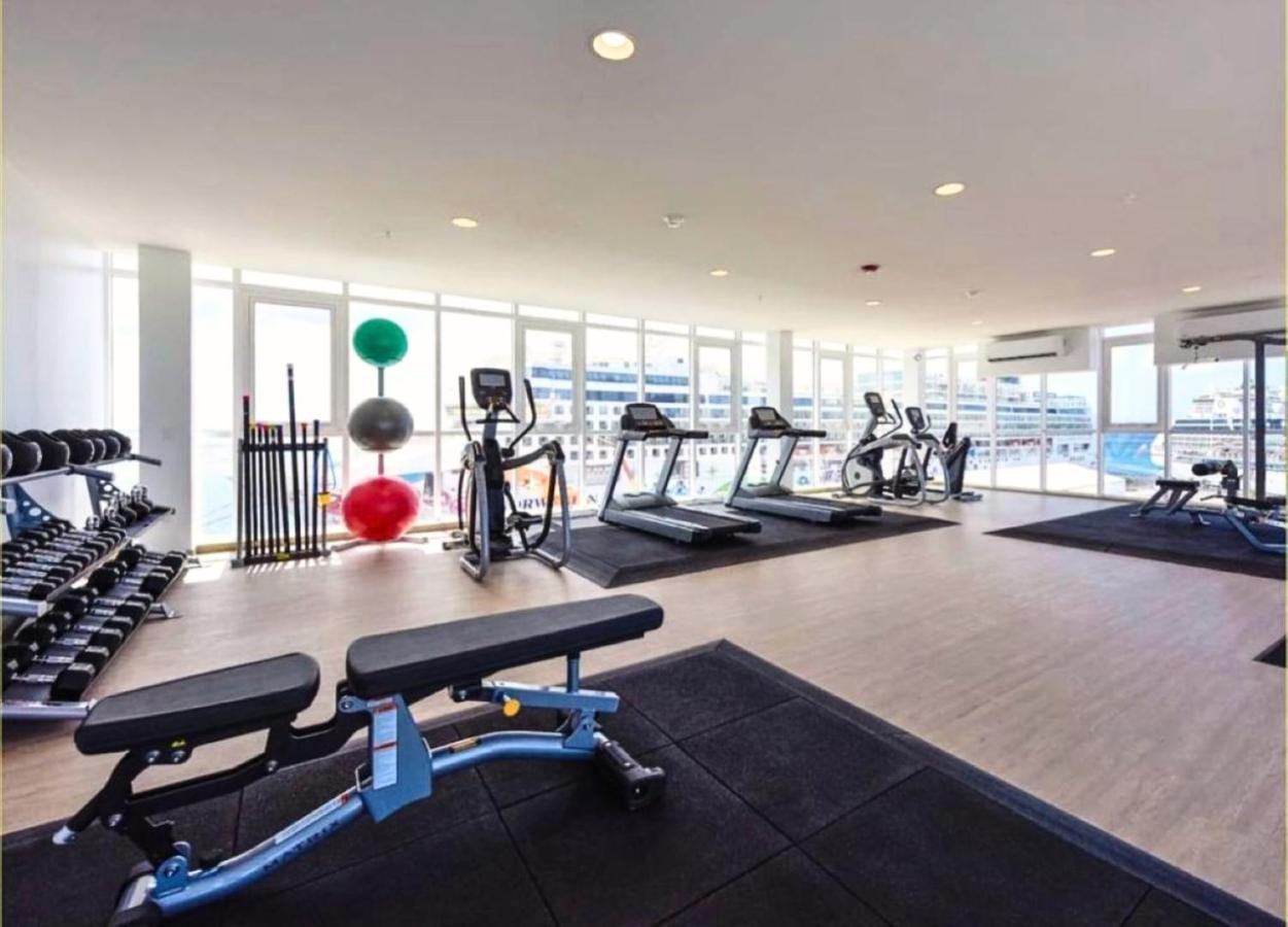 Stylish Luxury Condo, Central Location, Ocean View, Pool, Gym Oranjestad Luaran gambar
