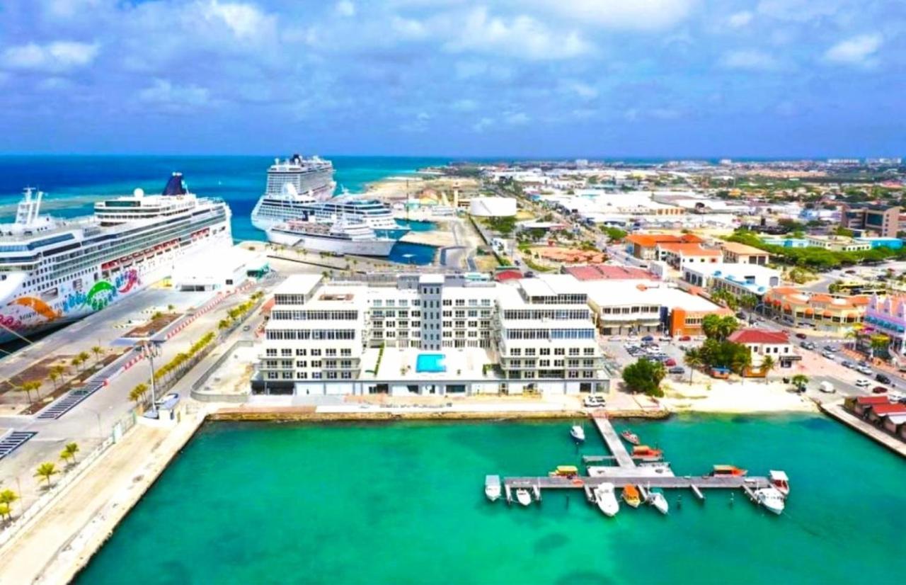 Stylish Luxury Condo, Central Location, Ocean View, Pool, Gym Oranjestad Luaran gambar