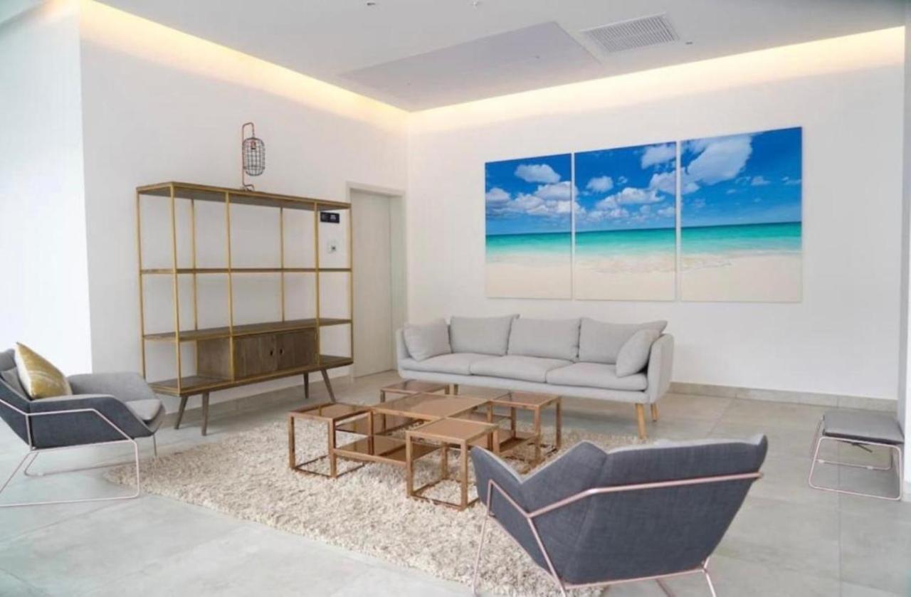 Stylish Luxury Condo, Central Location, Ocean View, Pool, Gym Oranjestad Luaran gambar