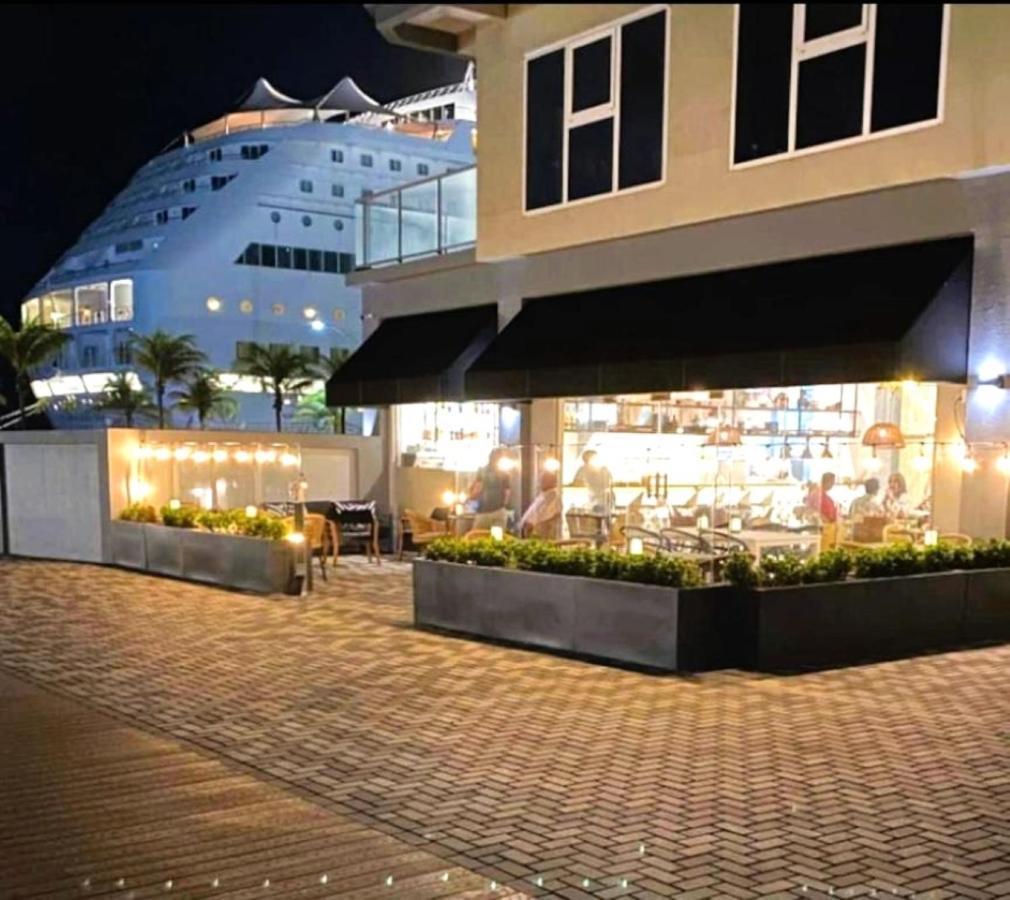 Stylish Luxury Condo, Central Location, Ocean View, Pool, Gym Oranjestad Luaran gambar